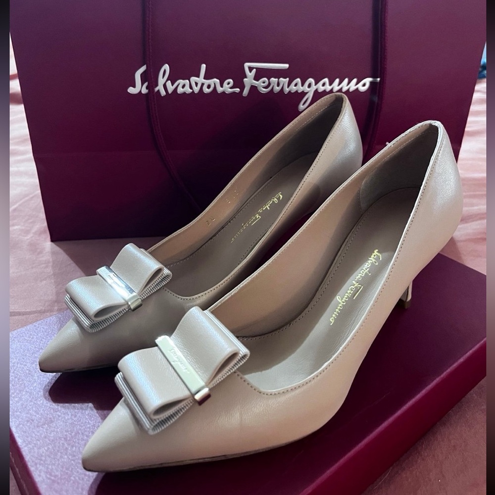 Salvatore Ferragamo Nude Pumps